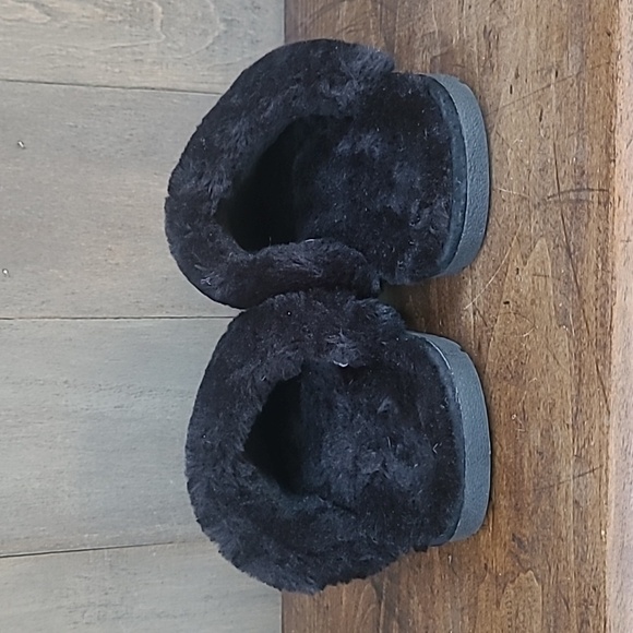 EUC Lamo Black Suede Faux Fur Slip On Slippers Women's Medium - Picture 3 of 9